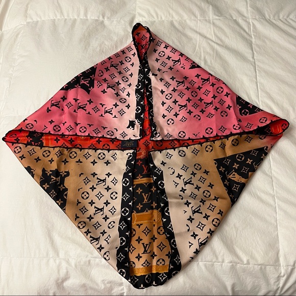 Authentic Louis Vuitton Scarf Bandana Rising Confidential Monogram M76145 Silk - Picture 10 of 16